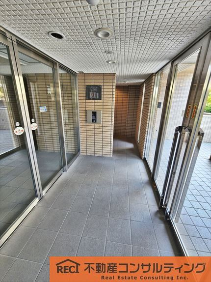 メゾン六甲篠原のエントランス