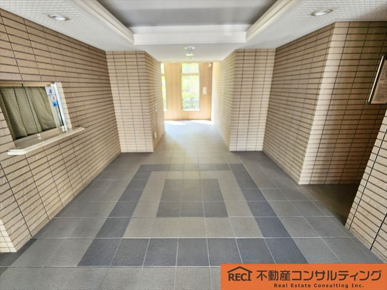 メゾン六甲篠原のエントランス