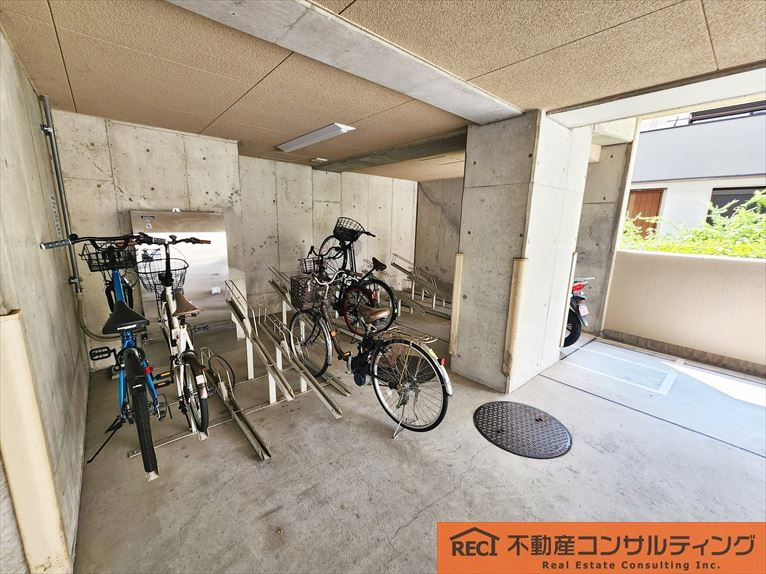 メゾン六甲篠原の駐車場