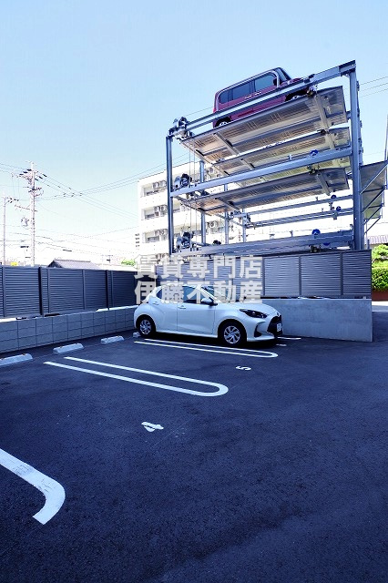 エスリード大曽根プレシャスの駐車場