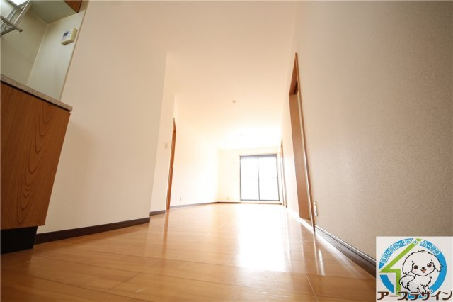 プリミエール一色Ⅱの居間・リビング