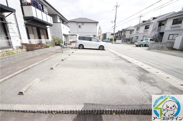 プリミエール一色Ⅱの駐車場