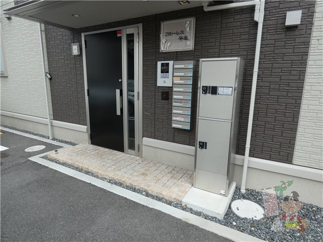 フローレス平田のエントランス