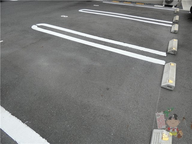 フローレス平田の駐車場