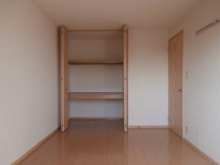 メゾンプリネール　Ａの居間・リビング|洋室南