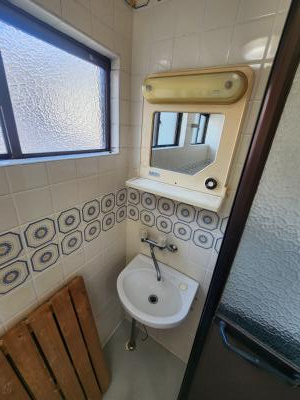 坊門町貸家の洗面所