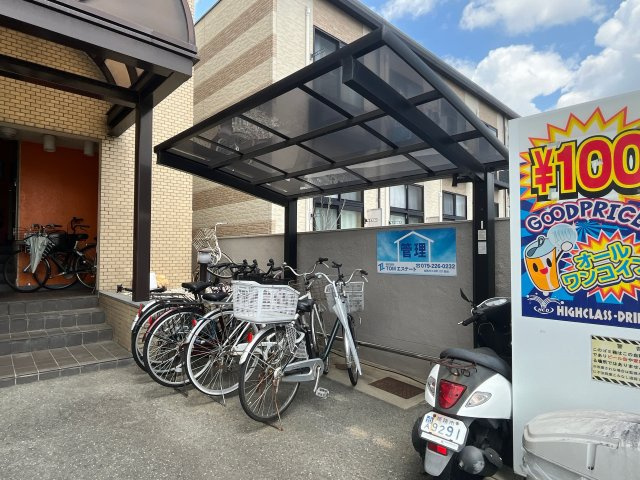 ピュア東姫路の駐車場