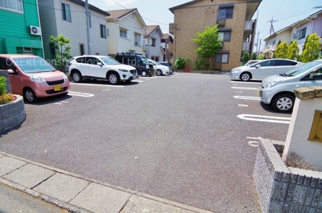 インペリアルパレスの駐車場