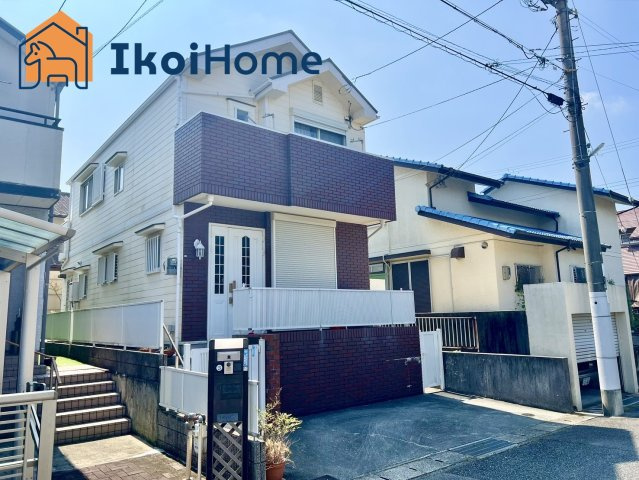 神戸市西区春日台２丁目　中古の外観|駐車スペース有。人気の4LDK。各部屋収納豊富。周辺閑静で住宅街で子育てにも安心です。整形地です。