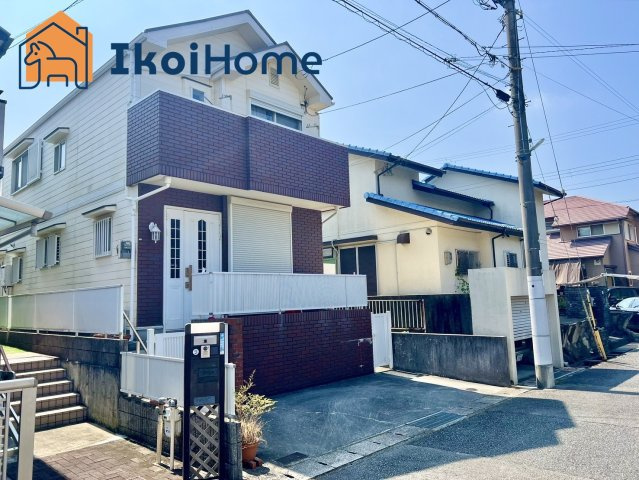 神戸市西区春日台２丁目　中古の玄関|フロア・水周りコーティング・アクセントクロス・食洗機・エアコン・追加照明・カップボードの追加工事可能