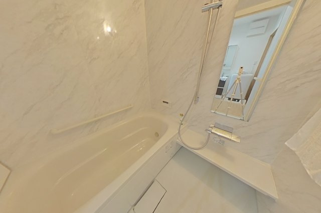 ６３７３１　山県市東深瀬事務所の浴室