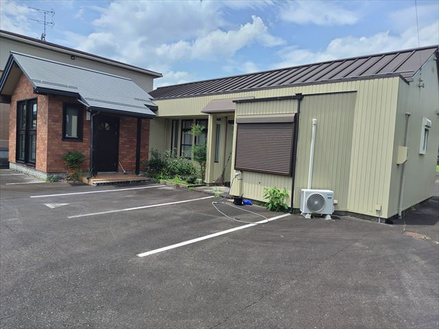 ６３７３１　山県市東深瀬事務所の外観