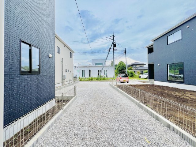 高崎市藤塚町の前面道路含む現地写真|駐車3台以上確保！