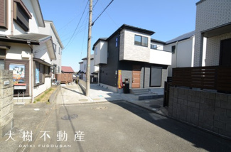 【前面道路含む現地写真】