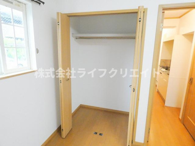 【収納】 | メゾン・エスティ | ※腰窓は角部屋のみ