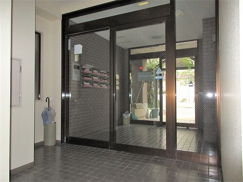 パークロード赤堤のエントランス