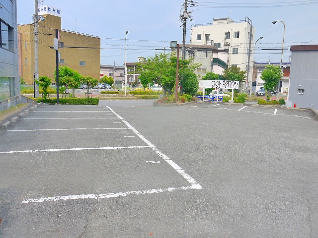 コスモビル（法華寺町）の駐車場