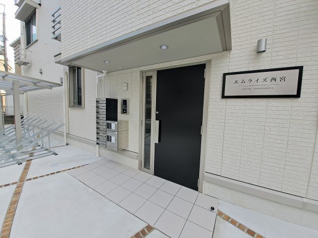 エムライズ西宮のエントランス