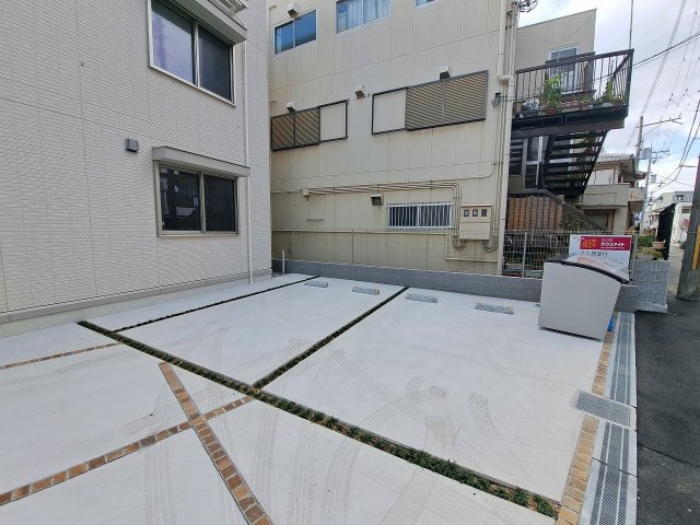 エムライズ西宮の駐車場