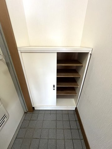 シャルマンハイツの玄関