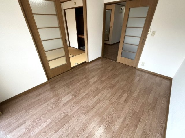 シャルマンハイツの洋室