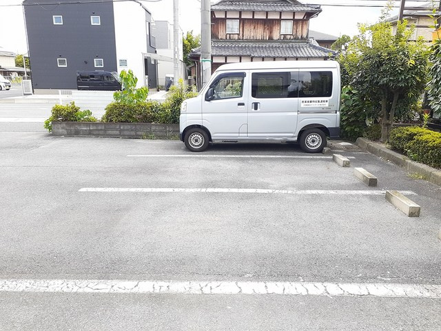守山市古高町の倉庫の駐車場|駐車場があります