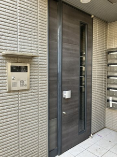 【エントランス】 | オートロック完備でセキュリティ面も安心