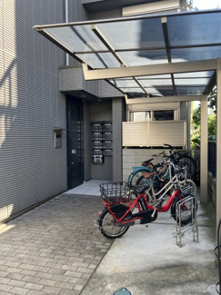 【その他共用部分】 | 屋根付きの駐輪場！お天気が悪い日も安心ですね