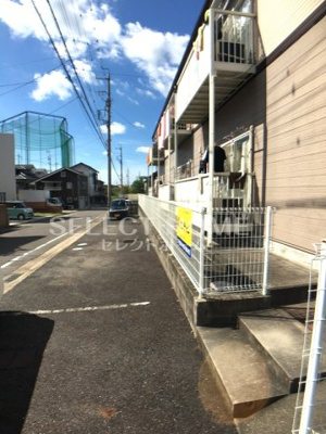 【駐車場】 | SurplusグレイスⅢ | 車をお持ちの方に嬉しい駐車場付きの物件です