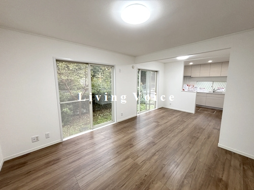 【居間・リビング】 | 【仲介手数料０円】厚木市森の里5丁目　中古一戸建て | 厚木市森の里5丁目　中古一戸建て