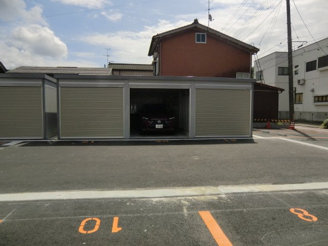 浅祐ガレージ＆パーキングの外観