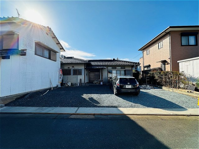 龍ケ原中古住宅の駐車場