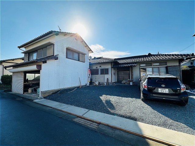 龍ケ原中古住宅の前面道路含む現地写真