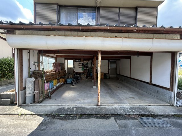 龍ケ原中古住宅の駐車場