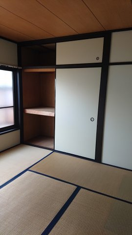 粟田口鳥居町戸建の和室|和室には押入が２箇所あります