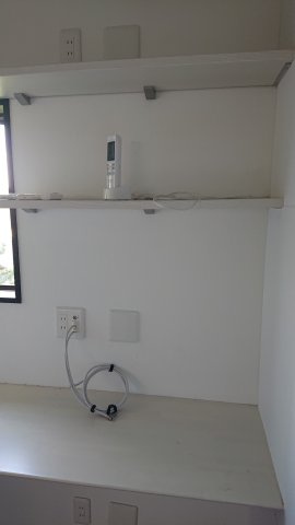 粟田口鳥居町戸建の内装|階段上スペースです。ちょっとした書斎にできそうです。