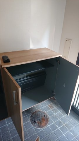 粟田口鳥居町戸建の玄関|下駄箱もついてます