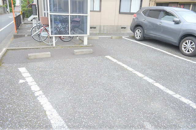 フォーチュンヴィラの駐車場