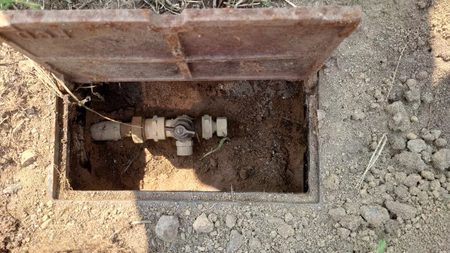 高島市新旭町熊野本47坪土地のその他|上水メーターボックス