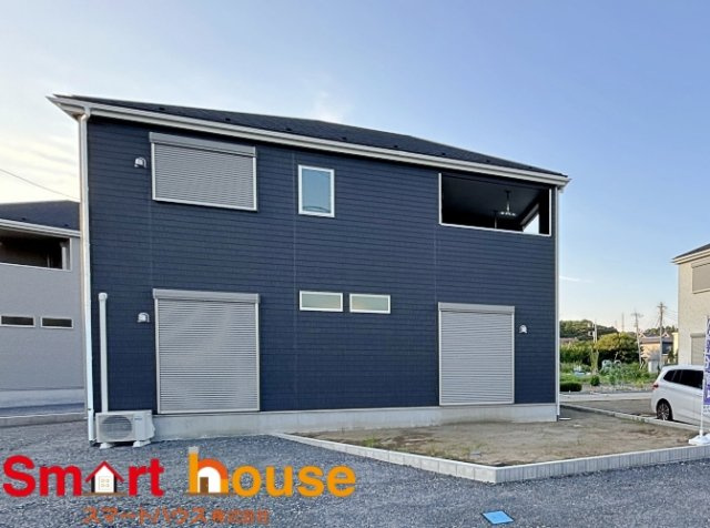 相模原市南区当麻　新築5棟の外観|４号棟
外壁が周囲の街並みと青空に生えるお洒落な仕上がり！周囲には高い建物のないエリア。青い空が大きく感じますね。