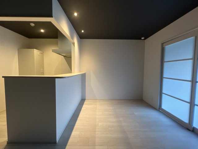 姫路市飾磨区西浜町１丁目の賃貸マンションの居間・リビング