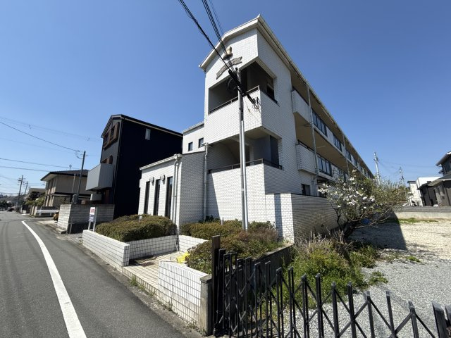 ベル新在家の外観
