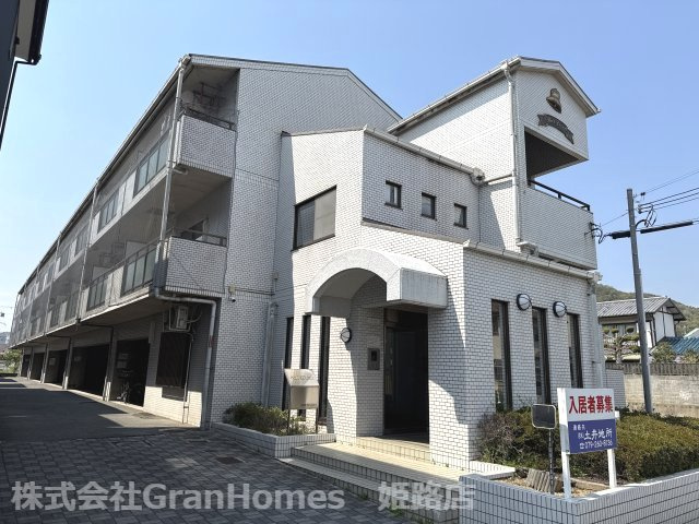 ベル新在家の外観