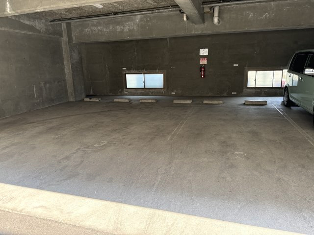 ベル新在家の駐車場