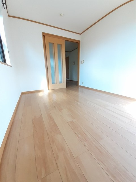 フォレスト金の原Ⅱの居間・リビング|明るい室内です☆