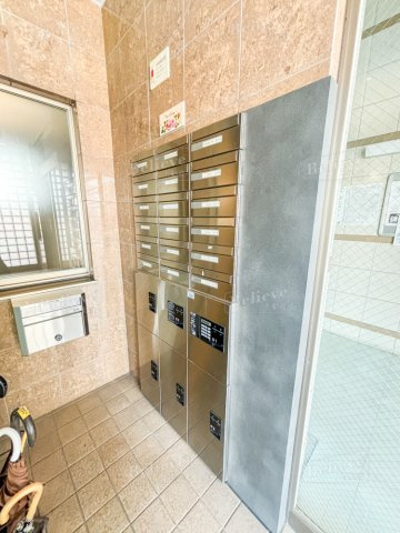 ロイヤルタワー花畑駅前のロビー|宅配BOX付きで不在時の荷物の受け取りに便利です☆