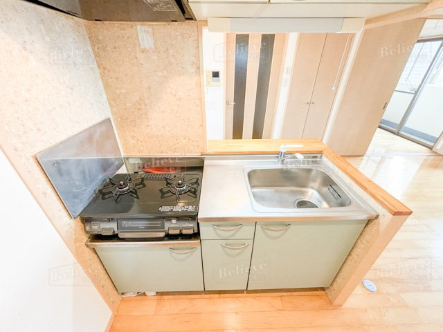 ロイヤルタワー花畑駅前のキッチン|使い勝手の良いカウンターキッチン♪