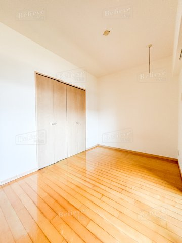 ロイヤルタワー花畑駅前の寝室|クローゼット付の寝室です☆