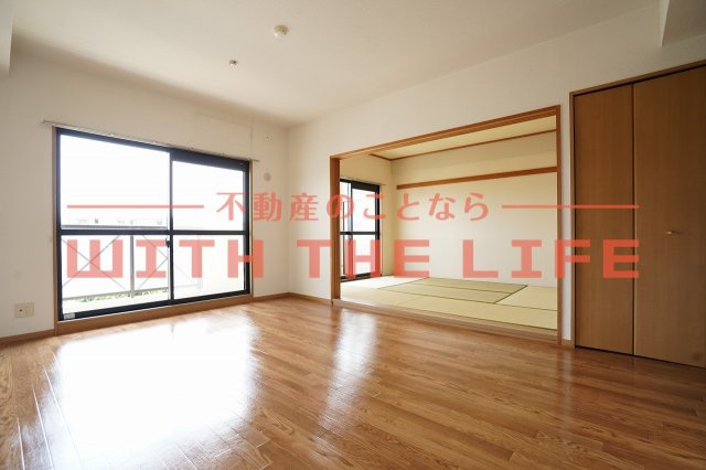 ステラコート弐番館【キャッシュバック対象物件】の居間・リビング|ゆったり過ごせるリビングです