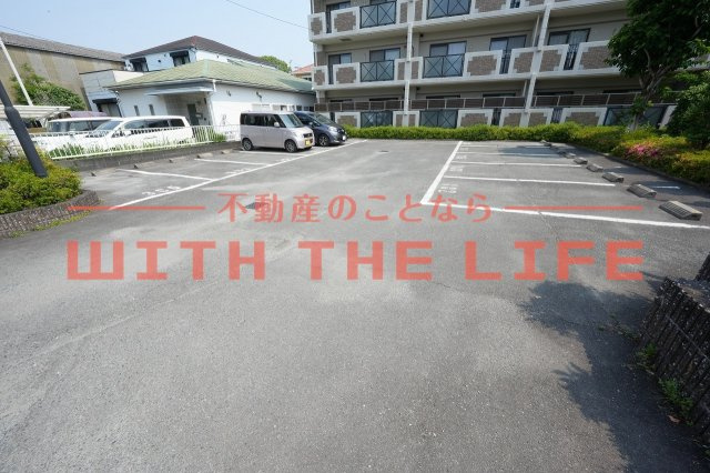 ステラコート弐番館【キャッシュバック対象物件】の駐車場|駐車場があります